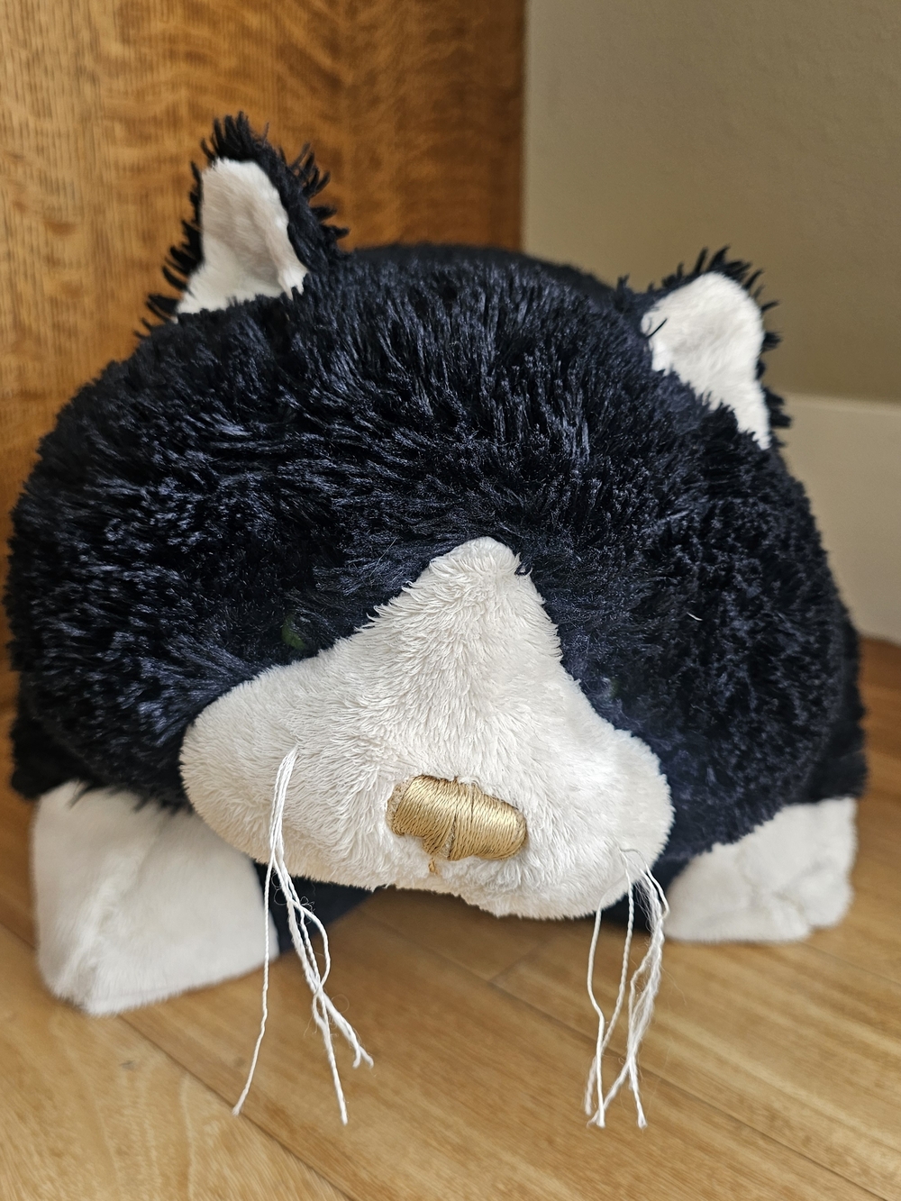 Pillow Pet Ms. Sassy Black & White Plush Cat Green Eyes Gold Nose